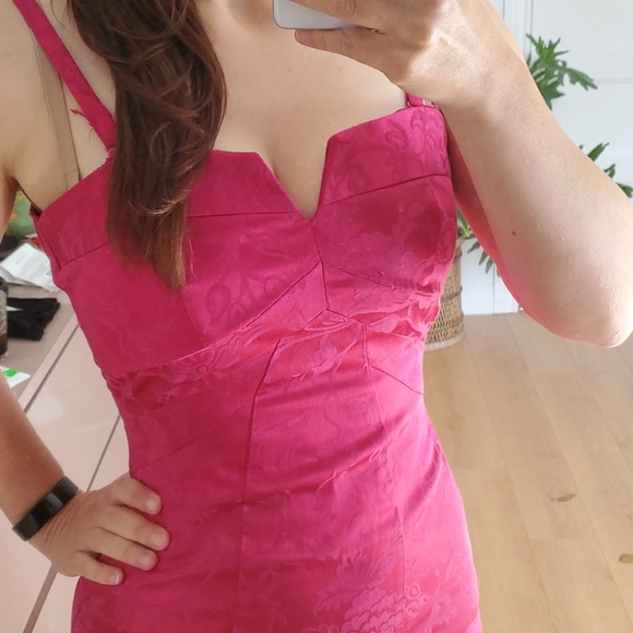 Le Château Bright Pink Sheath Dress – Shiny Cocktail Party - Picture 3 of 9